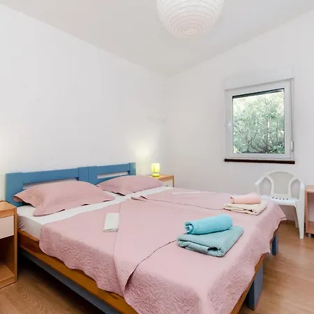 Gonar 300 Rab Apartment *