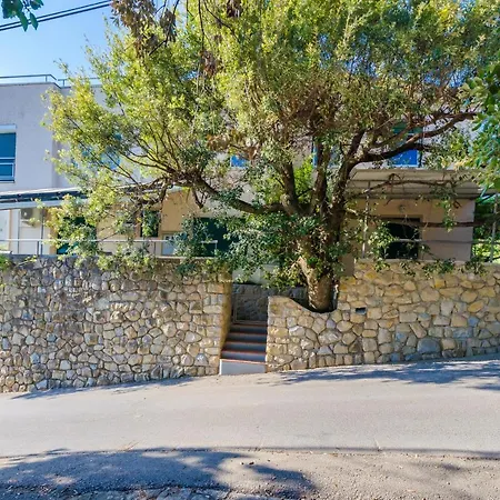 Apartment Gonar 300 Rab *
