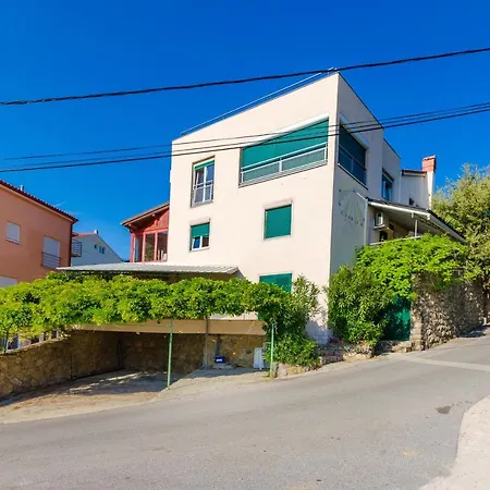 Gonar 300 Rab Apartment
