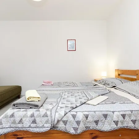 Gonar 300 Rab Apartment