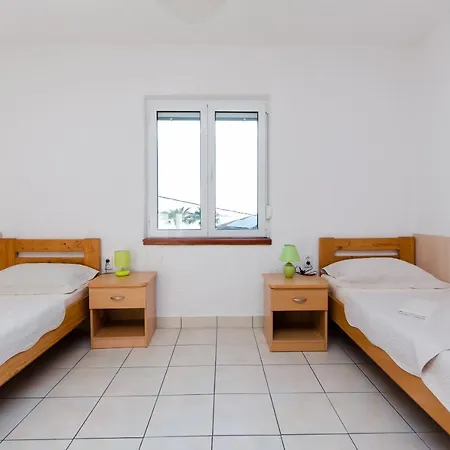 Gonar 300 Rab * Supetarska Draga