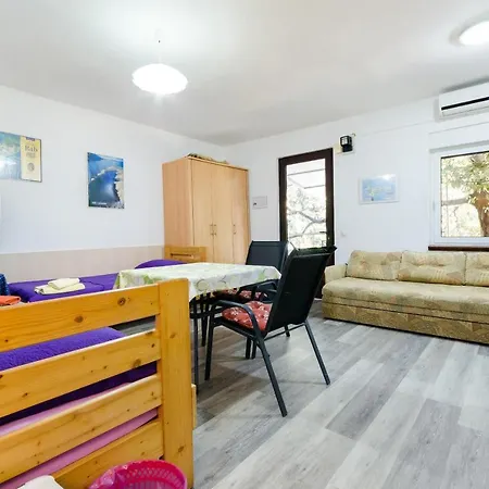 Apartment Gonar 300 Rab