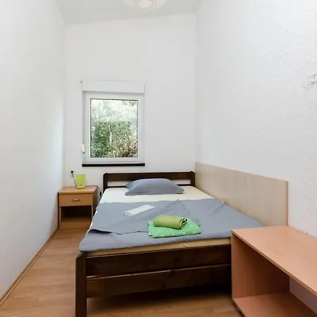 Apartment Gonar 300 Rab *