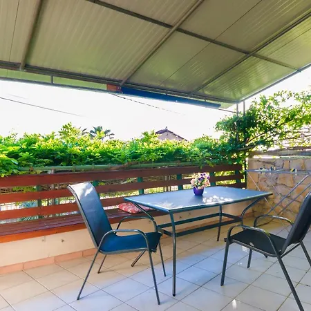 Appartement Gonar 300 Rab