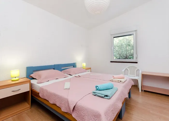 Gonar 300 Rab Апартаменты *