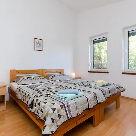 아파트 Gonar 300 Rab *