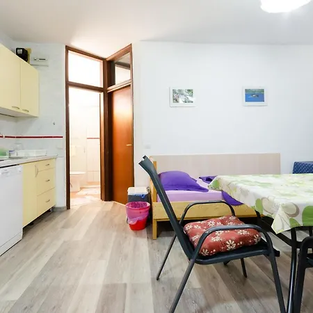 Gonar 300 Rab Apartman