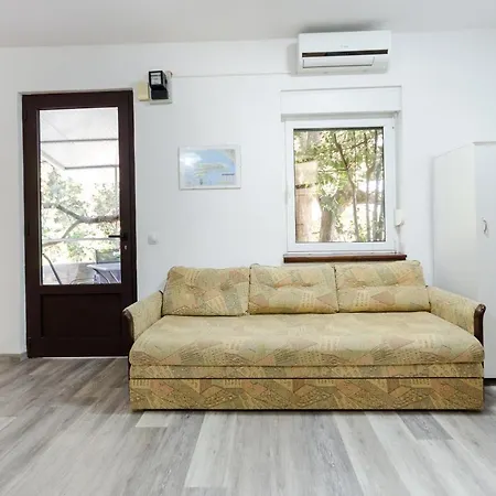 Gonar 300 Rab Apartman *