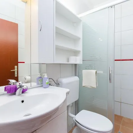 Gonar 300 Rab Apartament